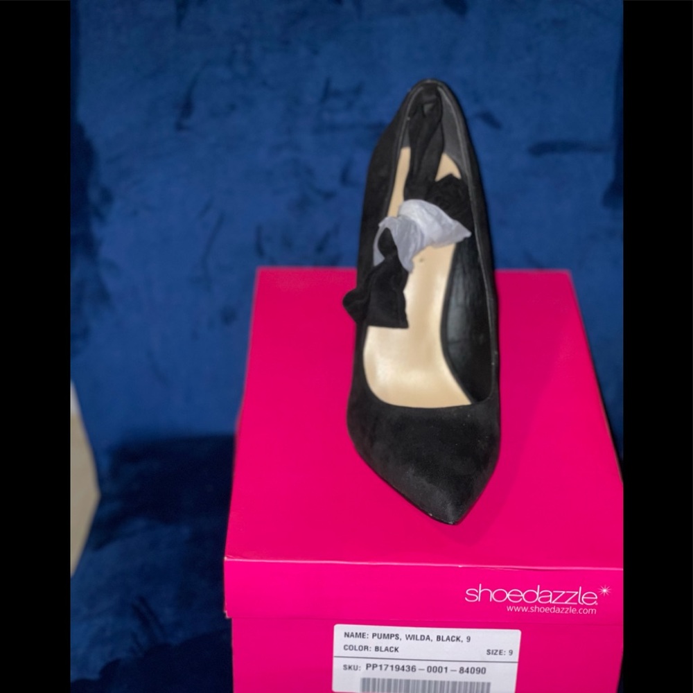 Black Pumps